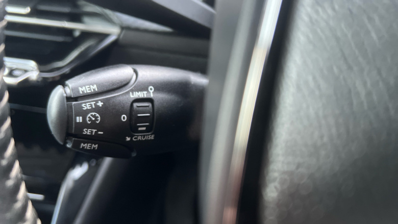 Peugeot 208 1.2 PureTech 100 Allure Premium 5dr Petrol Hatchback